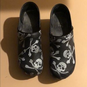 Size 36 Sanitas clog with skulls